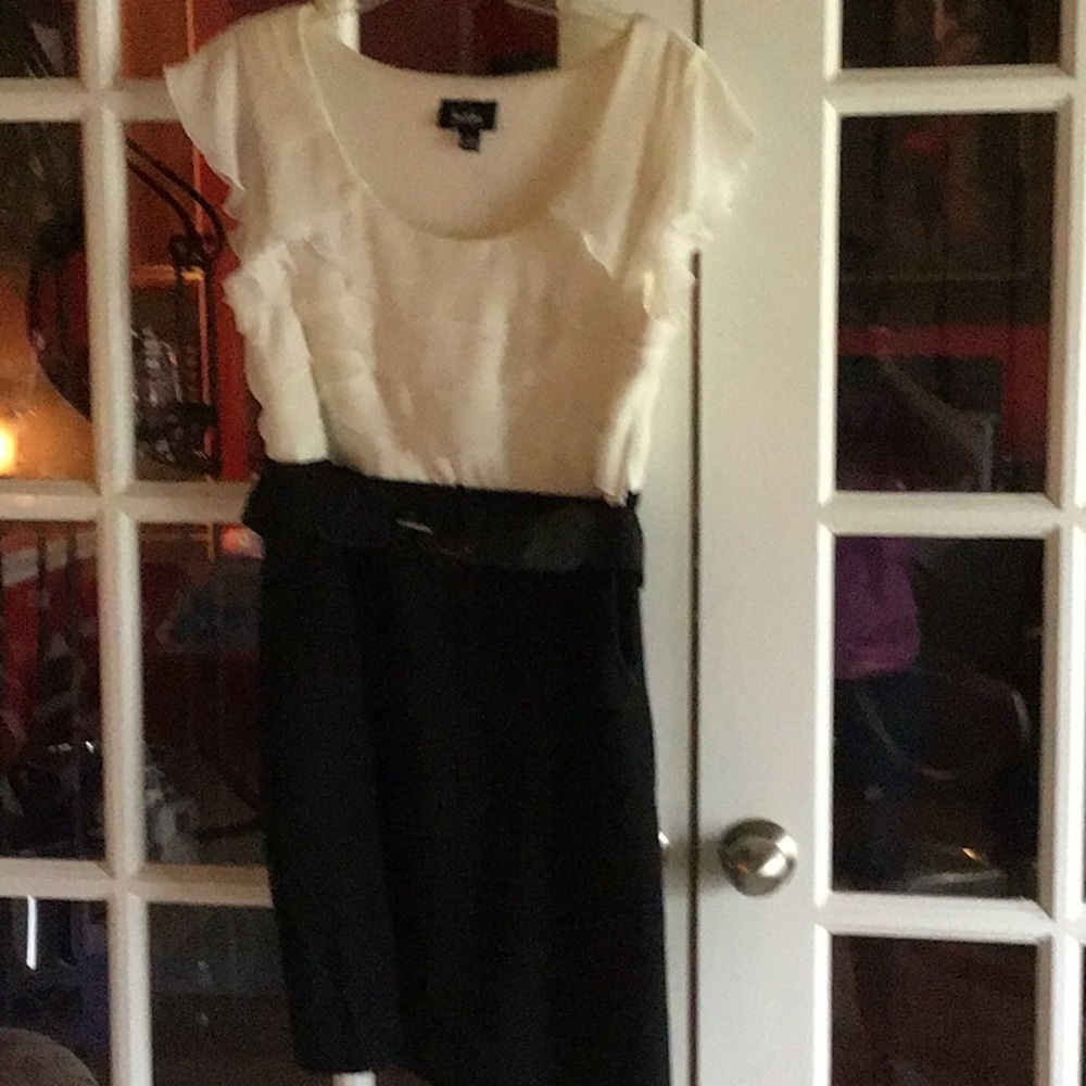 Juniors size 13 2-tone ruffled sleeveless dress